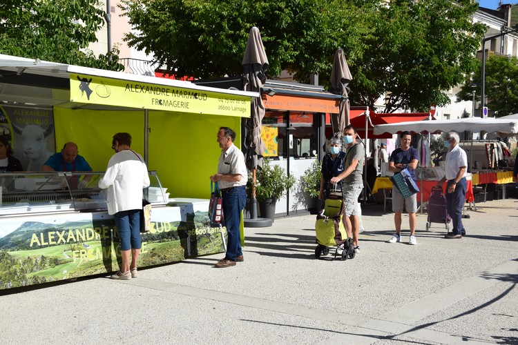 Marché hebdomadaire place du Taurobole