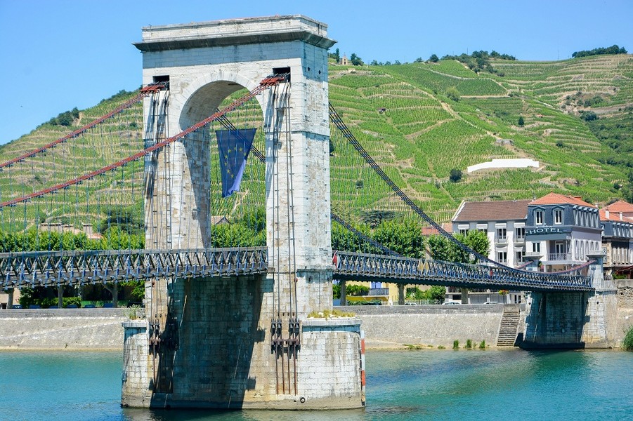 Photo de la passerelle Marc Seguin à Tain l'Hermitage