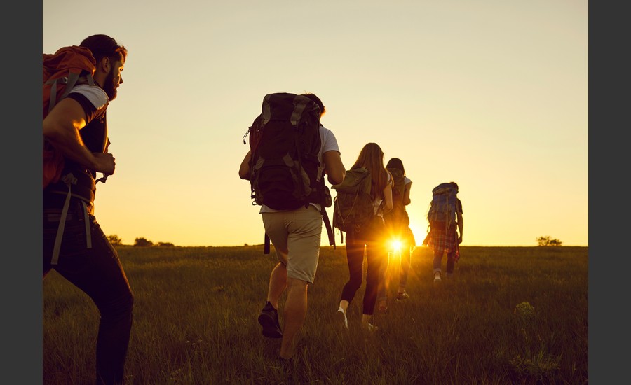 Marche au coucher de soleil à Colombier-le-Jeune