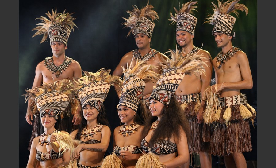Les danseurs et chanteurs du spectacle "Ballets & Légendes de Tahiti"
