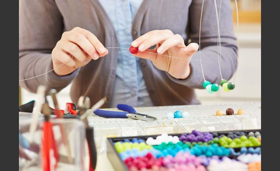 Atelier perles pour Octobre Rose