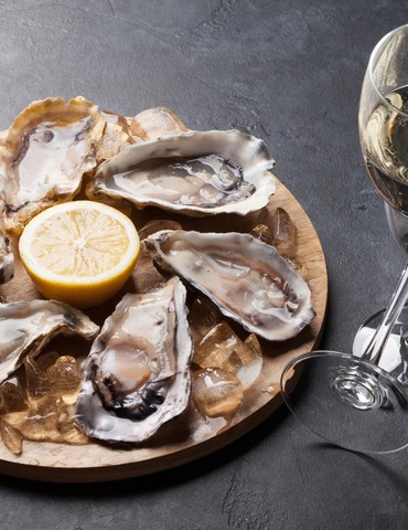 Vente d'huîtres et vin blanc - Tournon