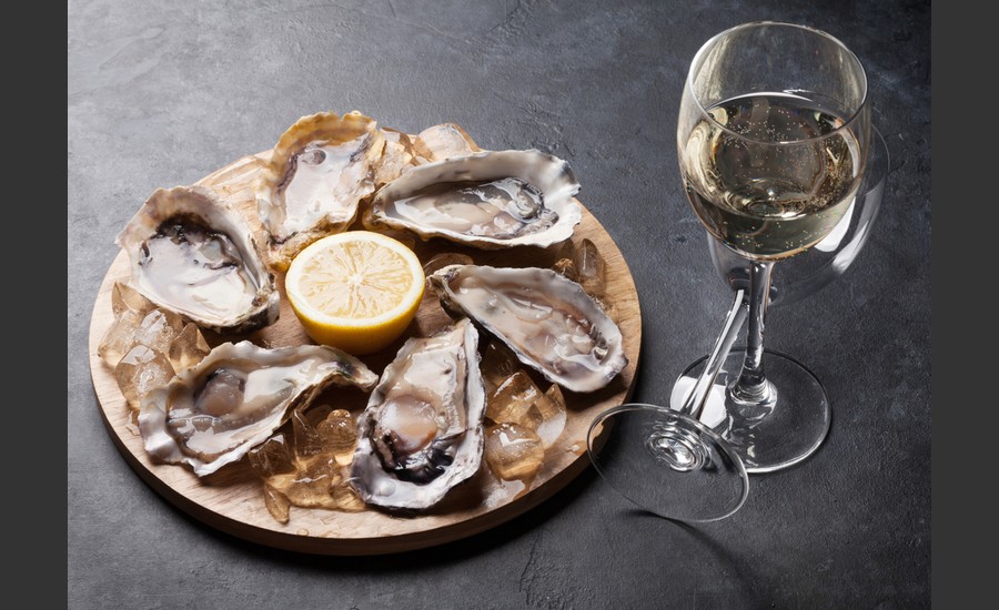 Huitres et vin blanc pour le marché de Noël