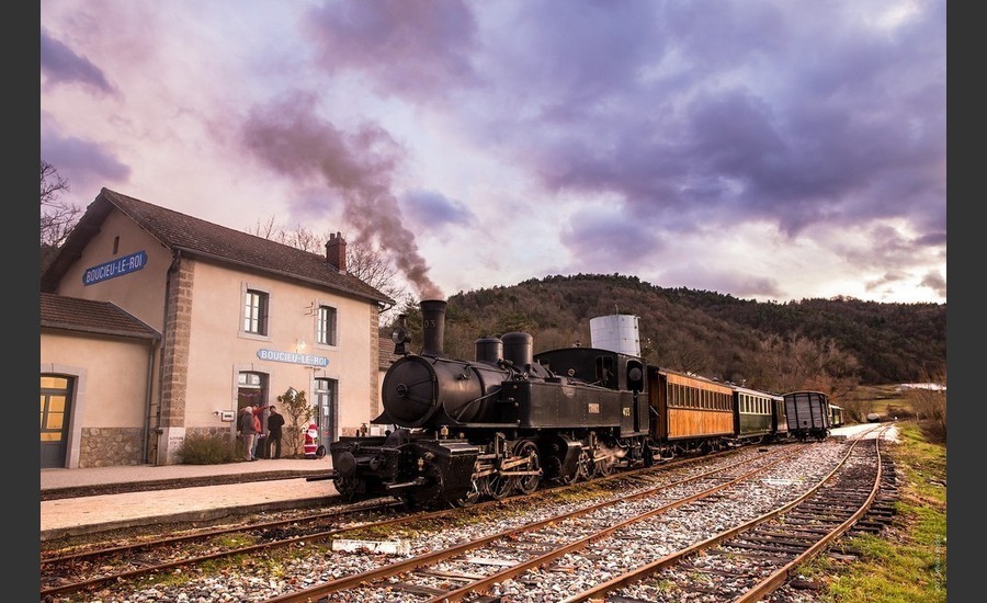 Le train en gare de Boucieu le Roi