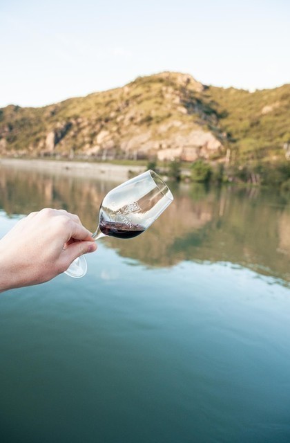 img-apero-sur-leau-entre-saint-joseph-et-hermitage-terre-de-syrah-et-les-canotiers
